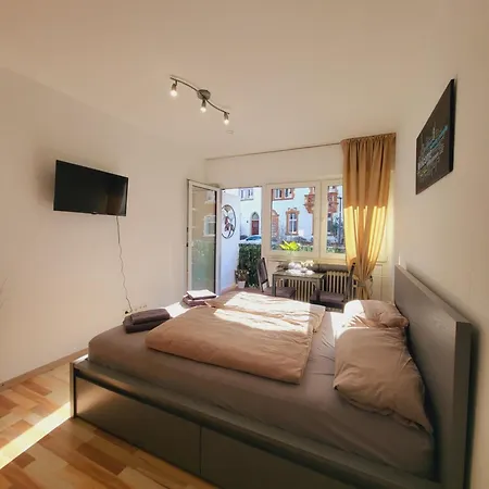 Zentrales Mit Balkon Und Parkplatz Διαμέρισμα