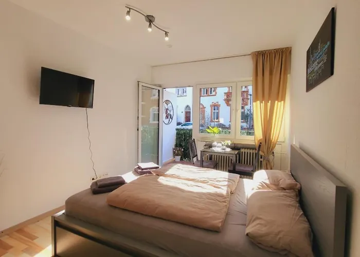 Zentrales Mit Balkon Und Parkplatz Διαμέρισμα